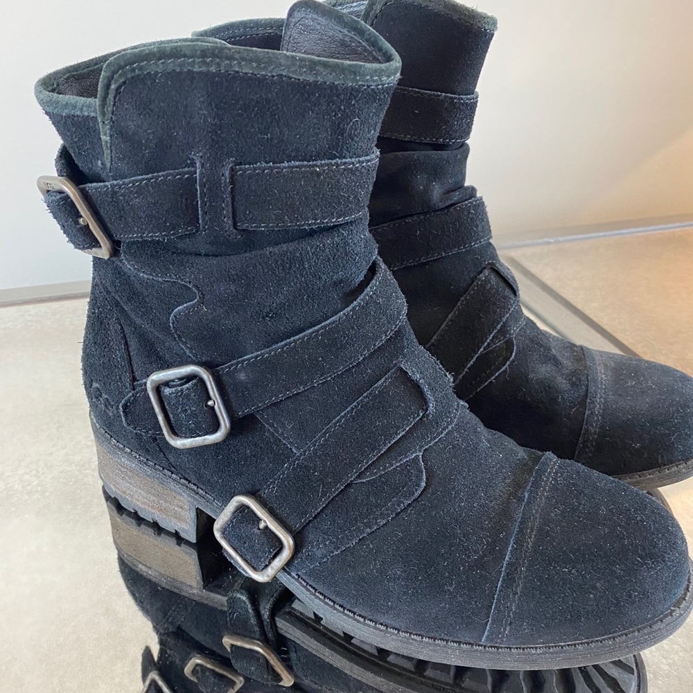 Black UGG Finney Boot